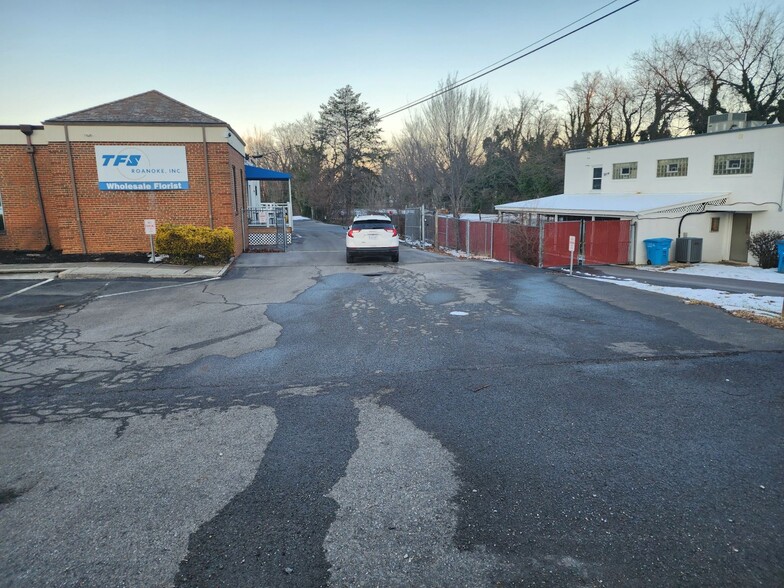 3441 Brandon Ave, Roanoke, VA for lease - Building Photo - Image 2 of 14