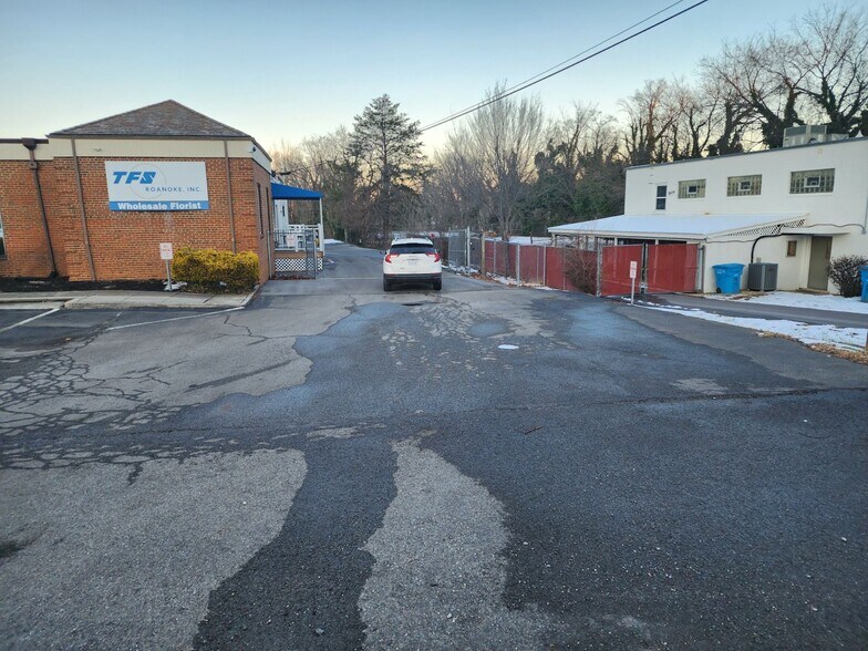 3441 Brandon Ave, Roanoke, VA à louer - Photo du bâtiment - Image 2 de 14