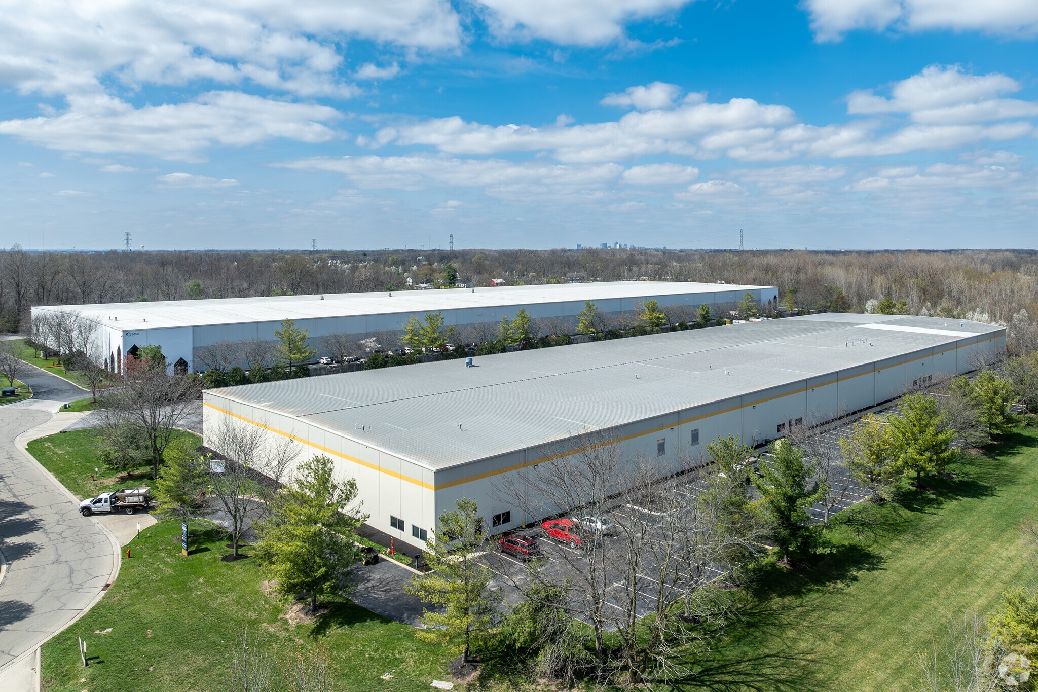 5700 N Green Pointe Dr N, Groveport, OH for lease Primary Photo- Image 1 of 5