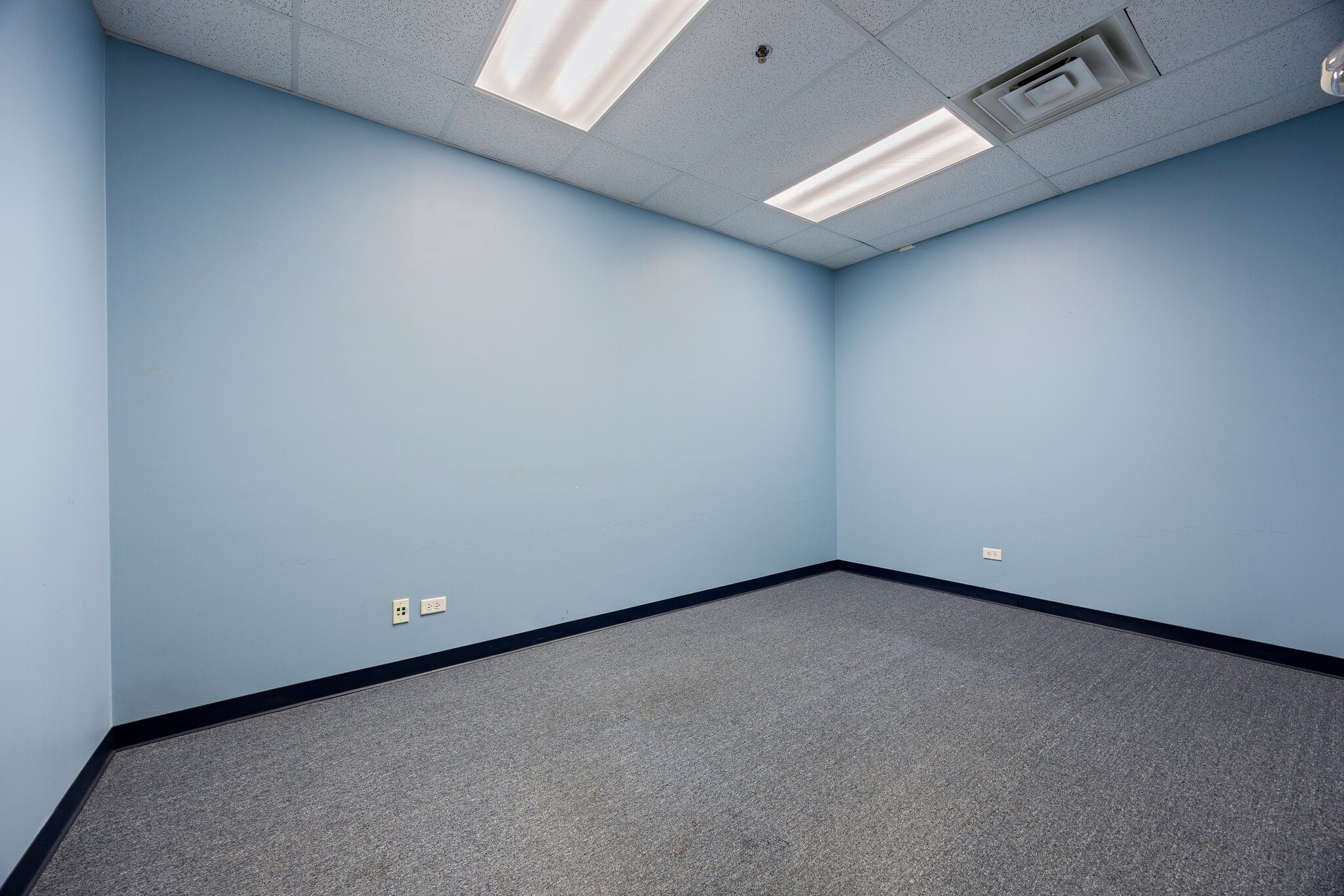 1111 Burlington Ave, Lisle, IL à louer Photo intérieure- Image 1 de 16