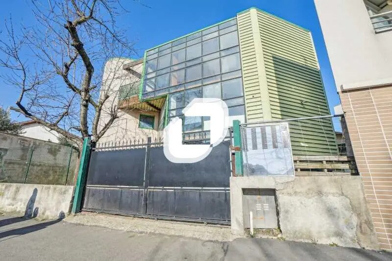 Office in Romainville for lease - Building Photo - Image 1 of 7