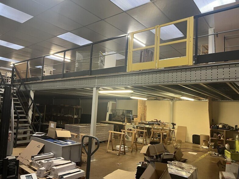 Industrial in Eysines for lease - Interior Photo - Image 3 of 8