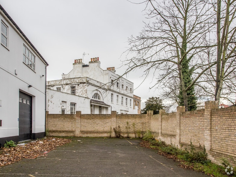 Worton Rd, Isleworth à louer - Photo du bâtiment - Image 2 de 8