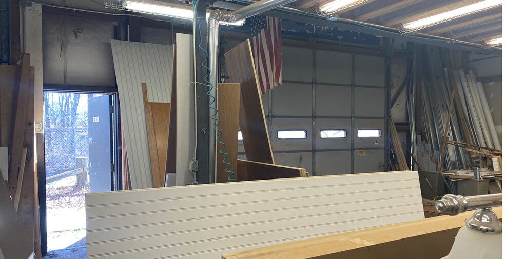 77 Old Yarmouth Rd, Hyannis, MA for sale - Interior Photo - Image 3 of 4