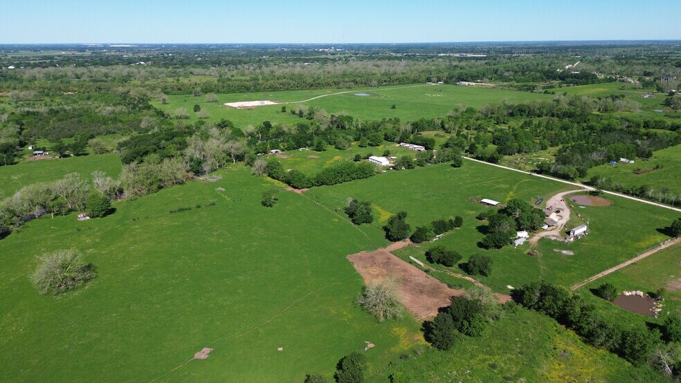 37705 L G Ln, Brookshire, TX à vendre - Photo du bâtiment - Image 2 de 9