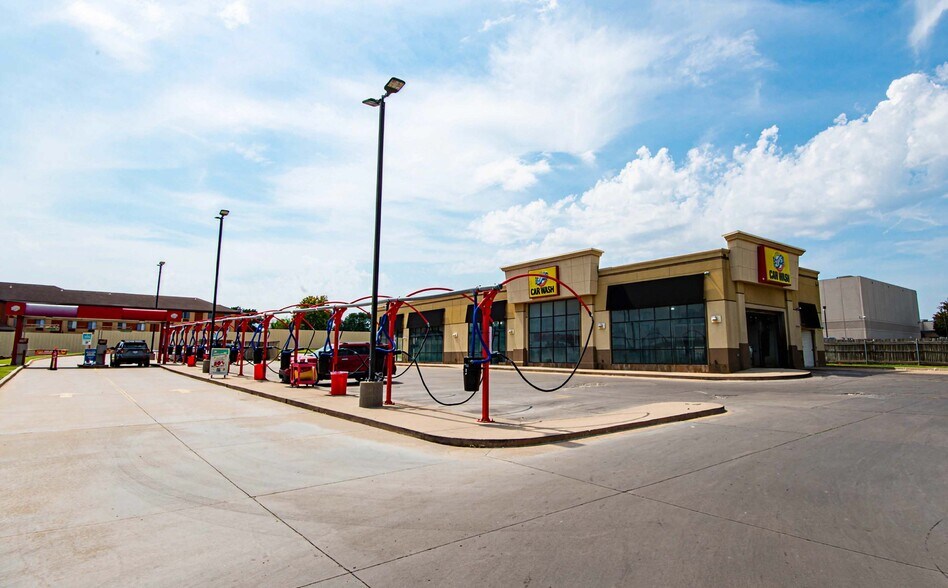 10220 E 61st St, Tulsa, OK à vendre - Photo du bâtiment - Image 1 de 2