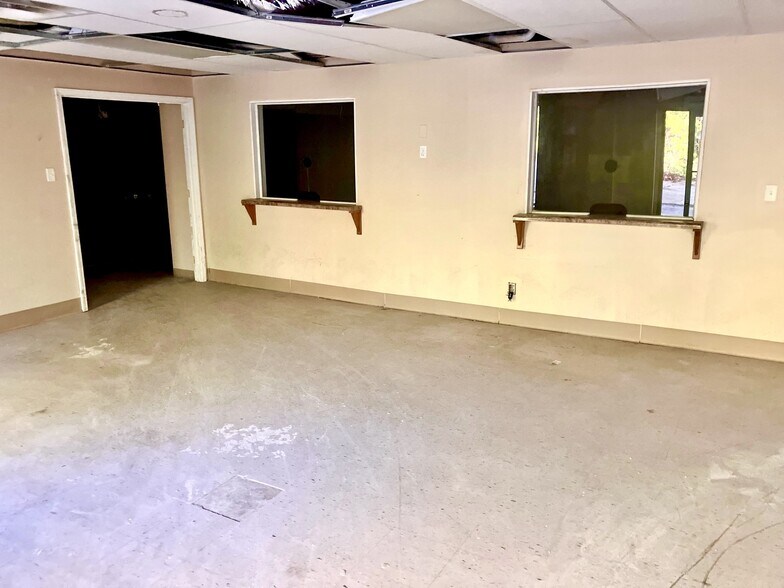 2865-2875 James Blvd, Poplar Bluff, MO for sale - Building Photo - Image 2 of 15