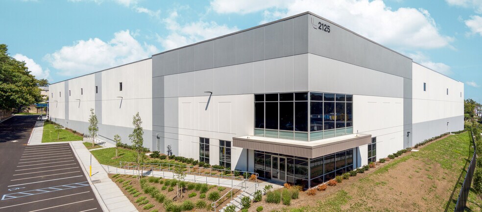 2125 McCarter Hwy, Newark, NJ à louer - Photo du bâtiment - Image 2 de 21