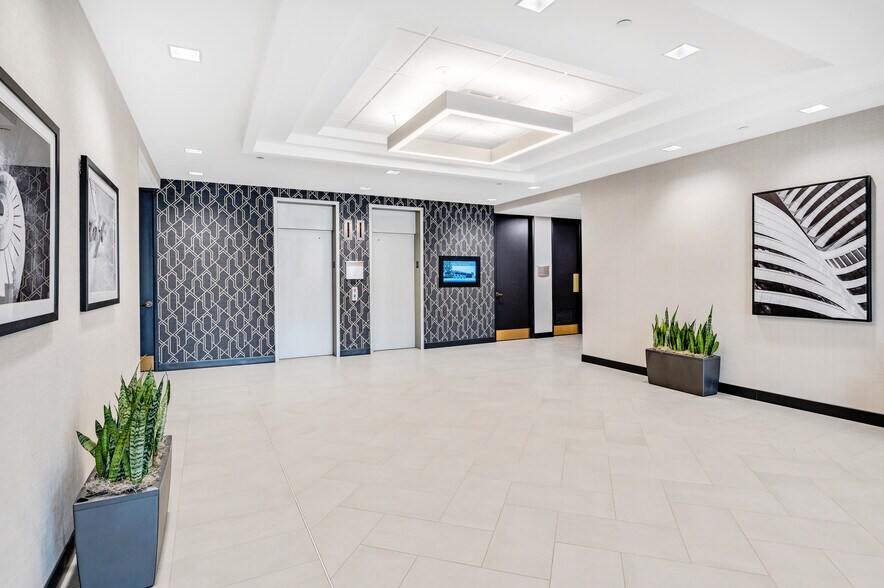 915 Harger Rd, Oak Brook, IL à louer - Photo intérieure - Image 3 de 11