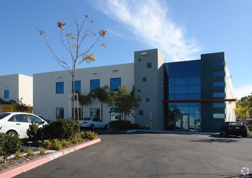 1201 Activity Dr, Vista, CA à vendre - Photo du bâtiment - Image 2 de 4