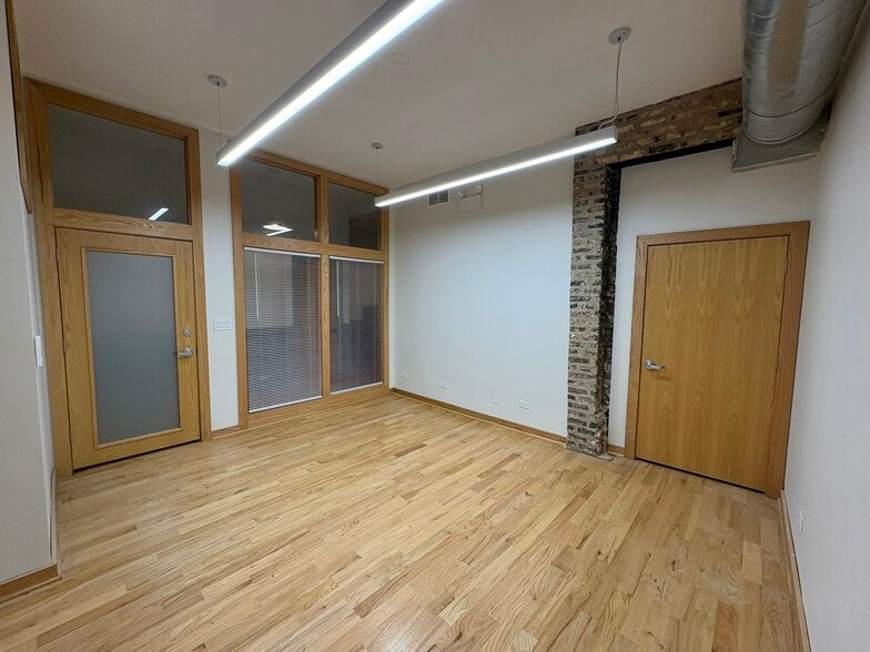 435 W Diversey Pky, Chicago, IL for lease - Building Photo - Image 2 of 14