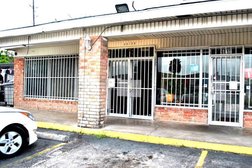 6615-6627 Brittmoore Rd, Houston, TX à louer - Photo du bâtiment - Image 1 de 16