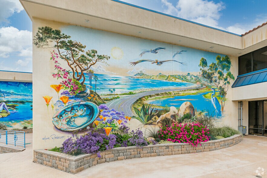 740 Lomas Santa Fe Dr, Solana Beach, CA à louer - Photo du bâtiment - Image 3 de 8