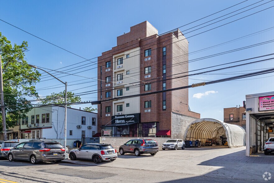 31-16 Linden Pl, Flushing, NY à vendre - Photo du bâtiment - Image 2 de 4