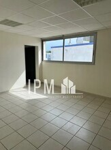 Office in La Penne-sur-Huveaune for lease Interior Photo- Image 2 of 4