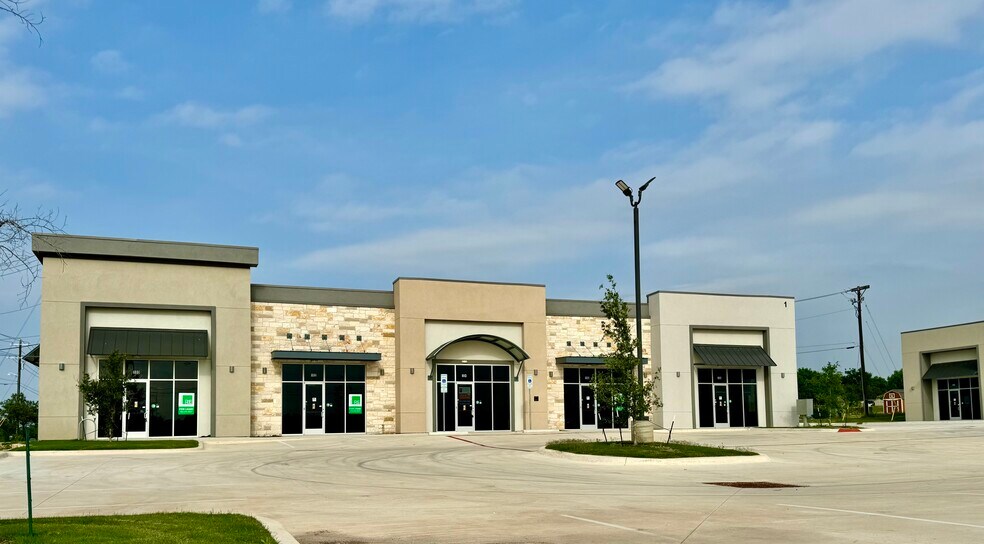 700 W New Hope Dr, Cedar Park, TX à louer - Photo du bâtiment - Image 2 de 15