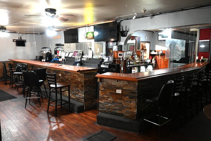 805 Upson St, Akron, OH à vendre - Photo du bâtiment - Image 3 de 36