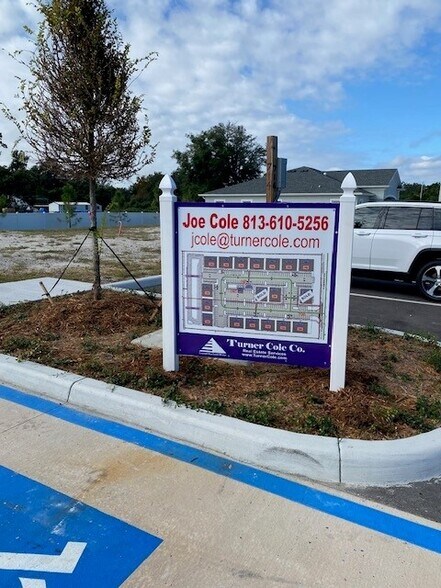 776 Cactus Ridge Cir, Seffner, FL à vendre - Photo du bâtiment - Image 2 de 3