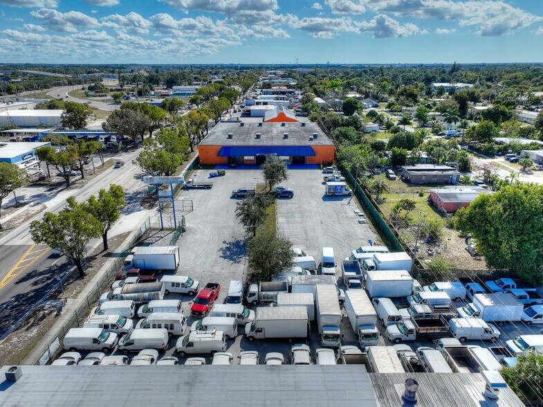 3040 Fowler St, Fort Myers, FL à vendre - Photo du bâtiment - Image 2 de 13