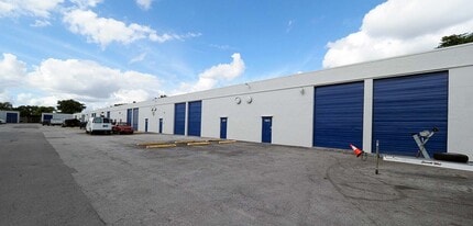 15900-15998 NW 48th Ave, Miami Gardens, FL à louer Photo du bâtiment- Image 2 de 3