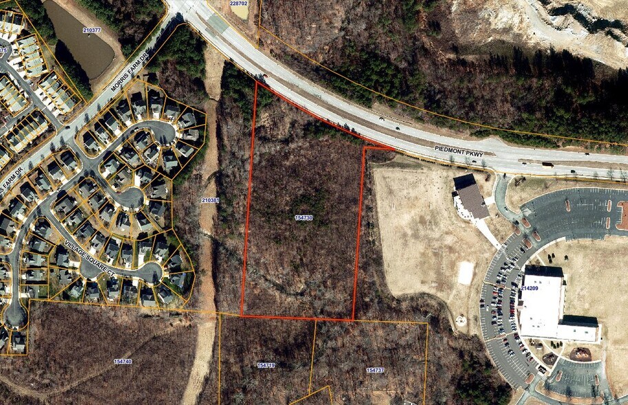4530 Piedmont Pkwy Pky, Greensboro, NC for sale - Building Photo - Image 2 of 4
