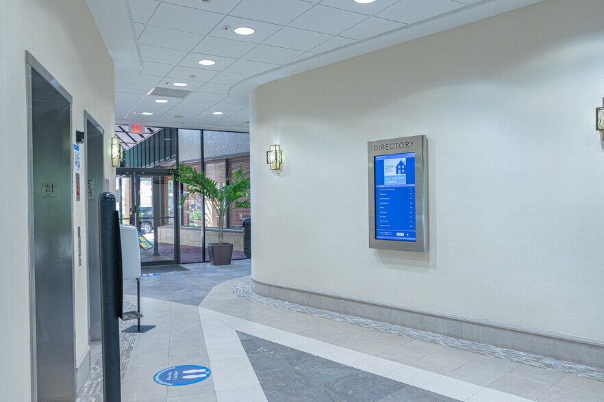 15450 New Barn Rd, Miami Lakes, FL for lease - Interior Photo - Image 3 of 5