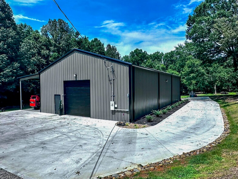 2919 Flicker Ln, Dandridge, TN for sale - Building Photo - Image 2 of 43