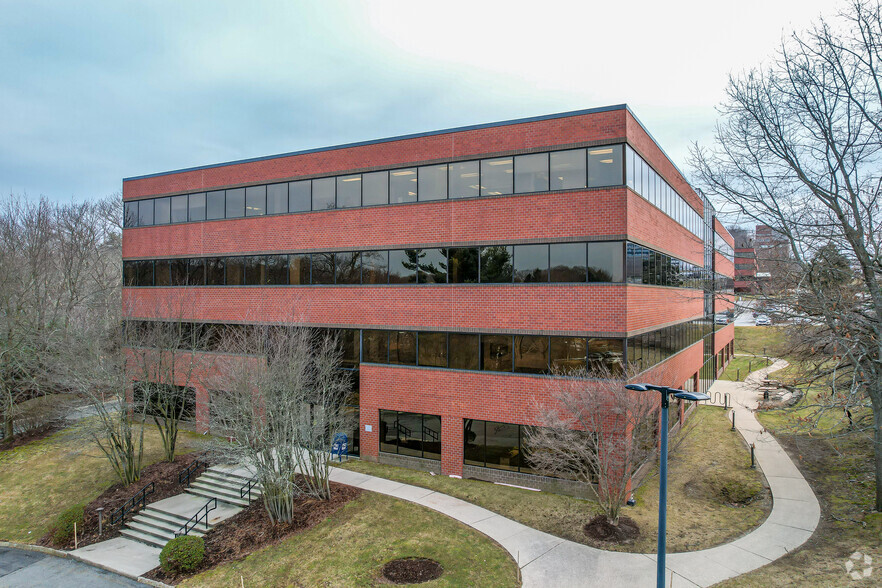 400 Totten Pond Rd, Waltham, MA for lease - Building Photo - Image 2 of 5