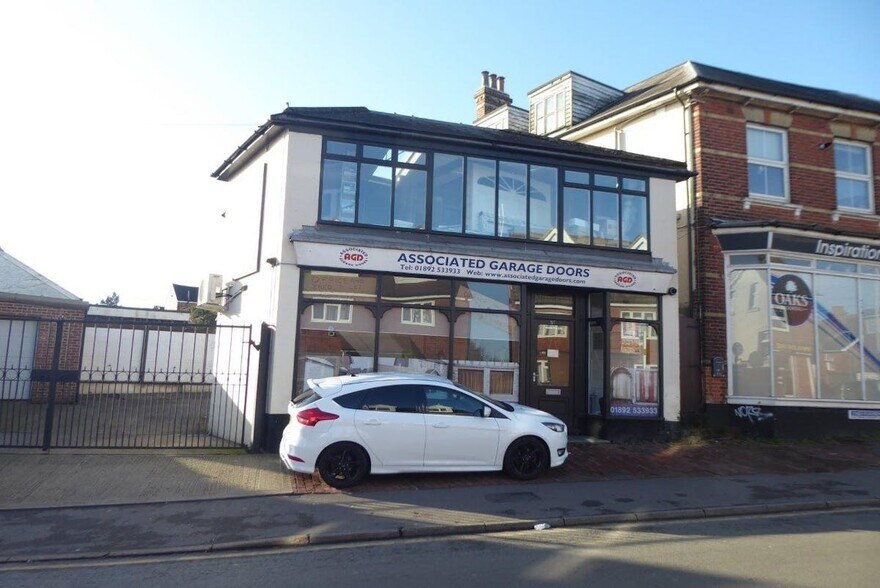 57 High Brooms Rd, Tunbridge Wells for sale - Building Photo - Image 2 of 7