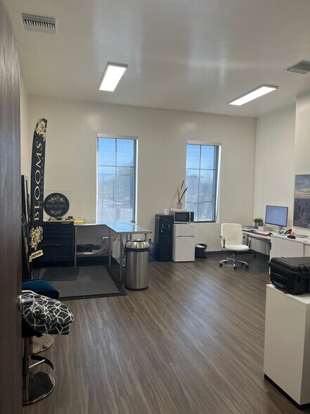 700 N Main St, Santa Ana, CA à louer - Photo du bâtiment - Image 2 de 35