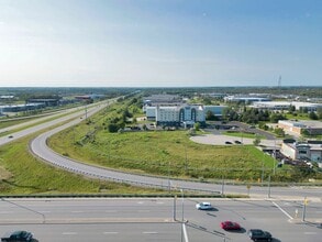 40-50 Cowan Pl, Guelph, ON à louer Photo du bâtiment- Image 2 de 5