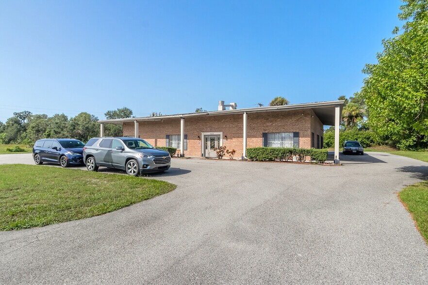 1036 Derbyshire Rd, Daytona Beach, FL à vendre - Photo du bâtiment - Image 1 de 35