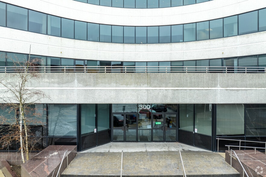 300 Town Centre Blvd N, Markham, ON for lease - Building Photo - Image 3 of 5