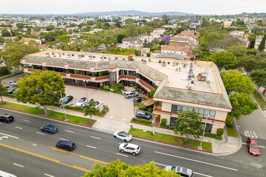 8950 W Olympic Blvd, Beverly Hills, CA à vendre - Photo du bâtiment - Image 3 de 32