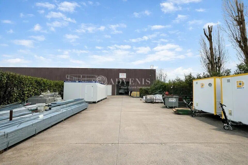 Flex in SAINT-OUEN-L'AUMONE for lease Construction Photo- Image 1 of 12