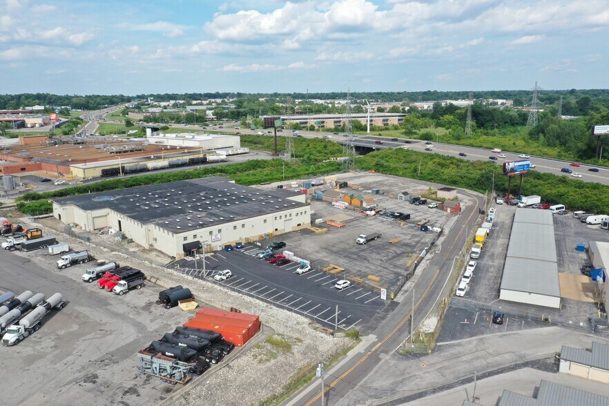 1616 Woodson Rd, Overland, MO à louer - Photo du bâtiment - Image 2 de 2