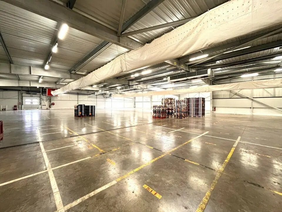 Industrial in Châteaurenard for lease Building Photo- Image 1 of 15