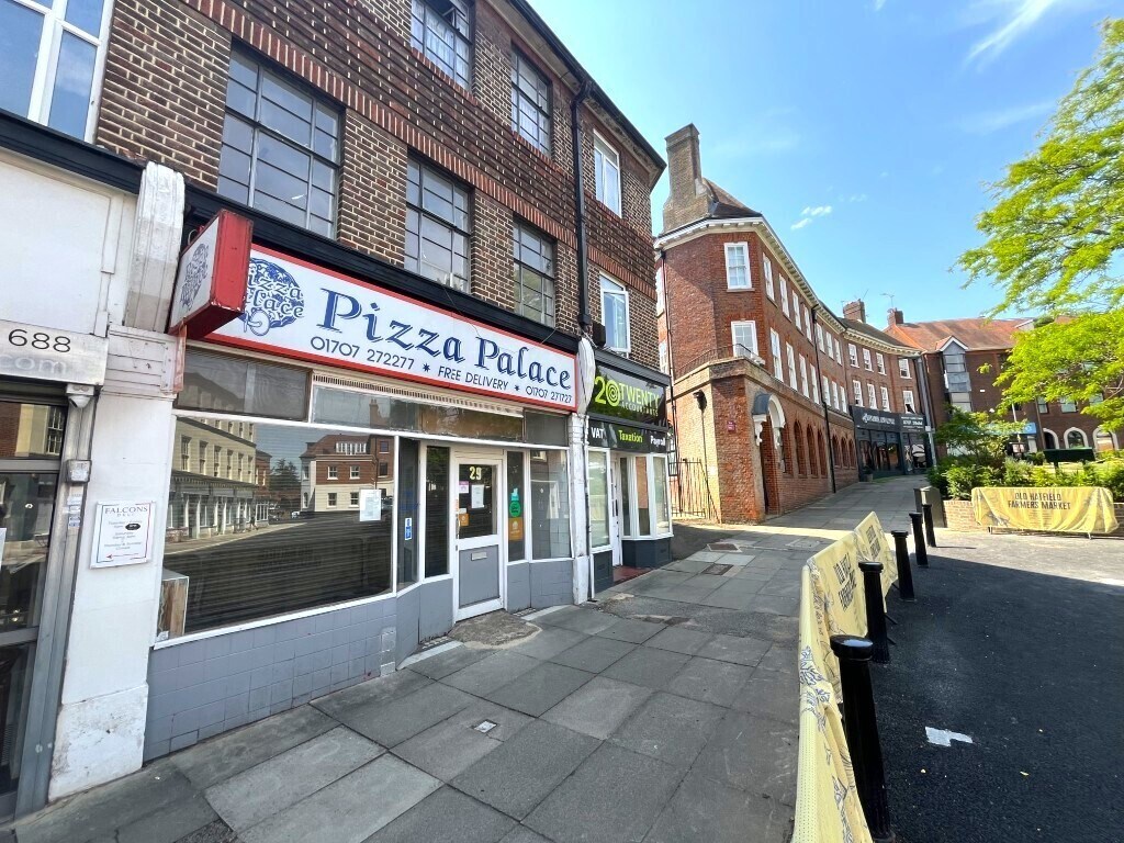 27 Salisbury Sq, Hatfield for sale Building Photo- Image 1 of 9