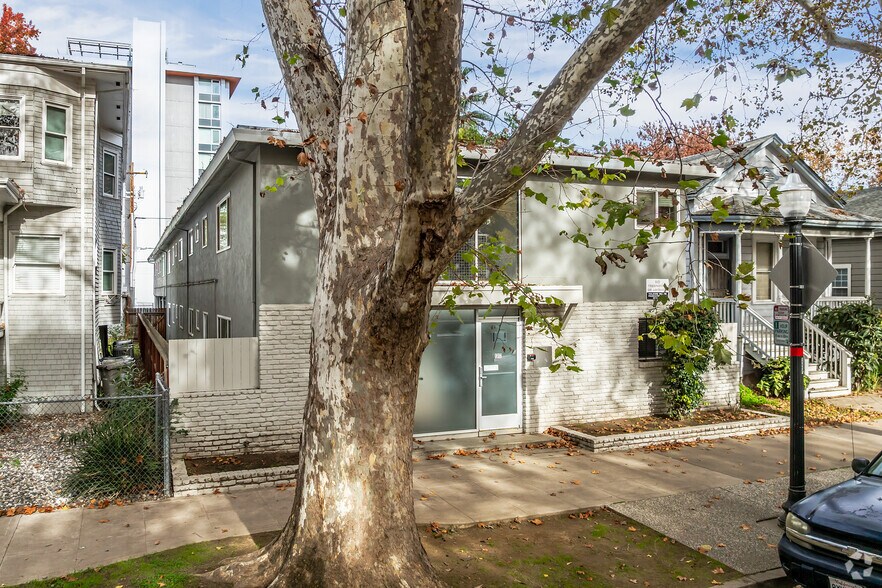 1317 F St, Sacramento, CA à vendre - Photo du bâtiment - Image 2 de 4