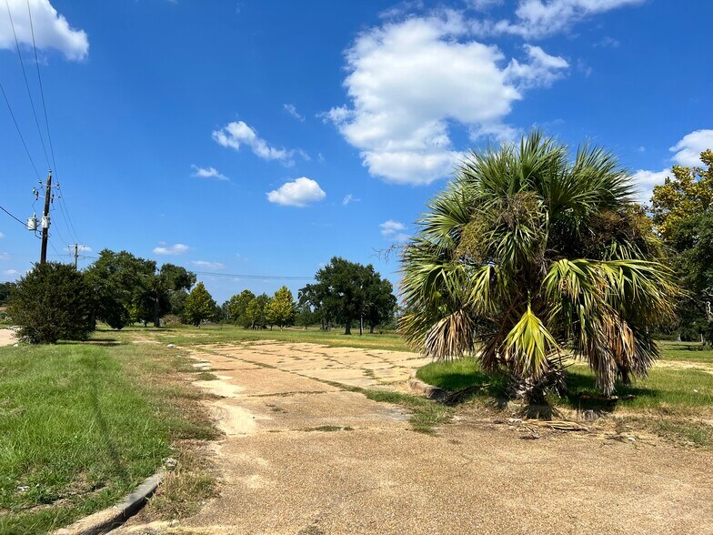 100 Brady Dr, Biloxi, MS à vendre - Photo du bâtiment - Image 2 de 15