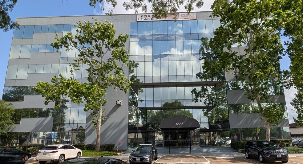 6666 Harwin Dr, Houston, TX à louer - Photo du bâtiment - Image 1 de 29