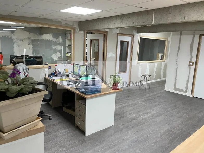 Bureau dans Boissy-Saint-Léger à louer - Photo intérieure - Image 2 de 2