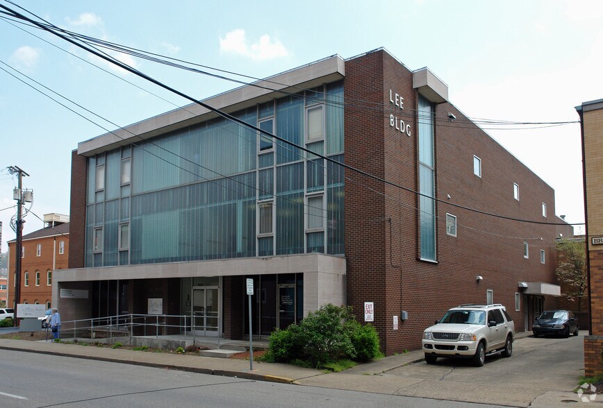 210 Brooks St, Charleston, WV à vendre - Photo du bâtiment - Image 2 de 11