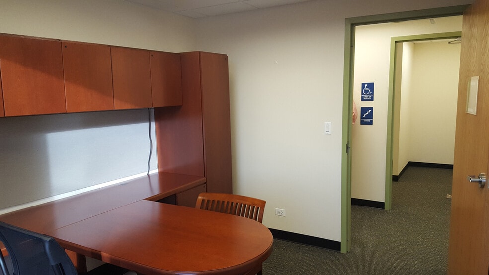 405 Shawmut Ave, La Grange, IL à louer - Photo intérieure - Image 3 de 17