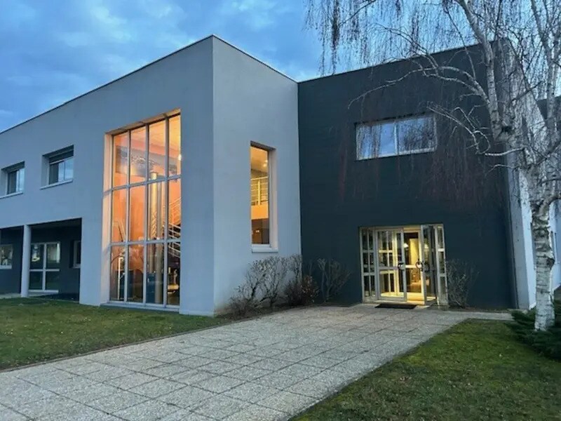 39 Rue Du Mûrier, Saint-Cyr-sur-Loire for lease Building Photo- Image 1 of 5