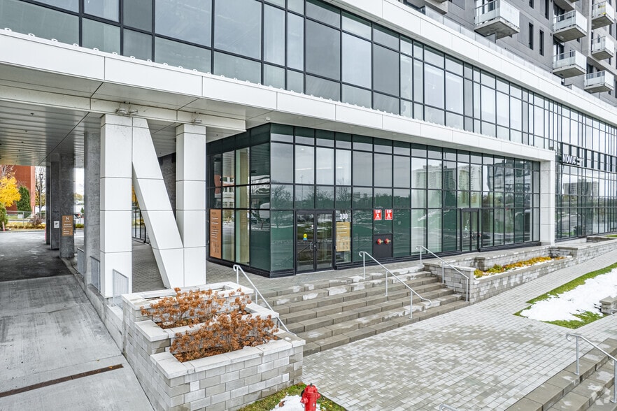 300 Pl Charles-Le Moyne, Longueuil, QC for lease - Building Photo - Image 3 of 27