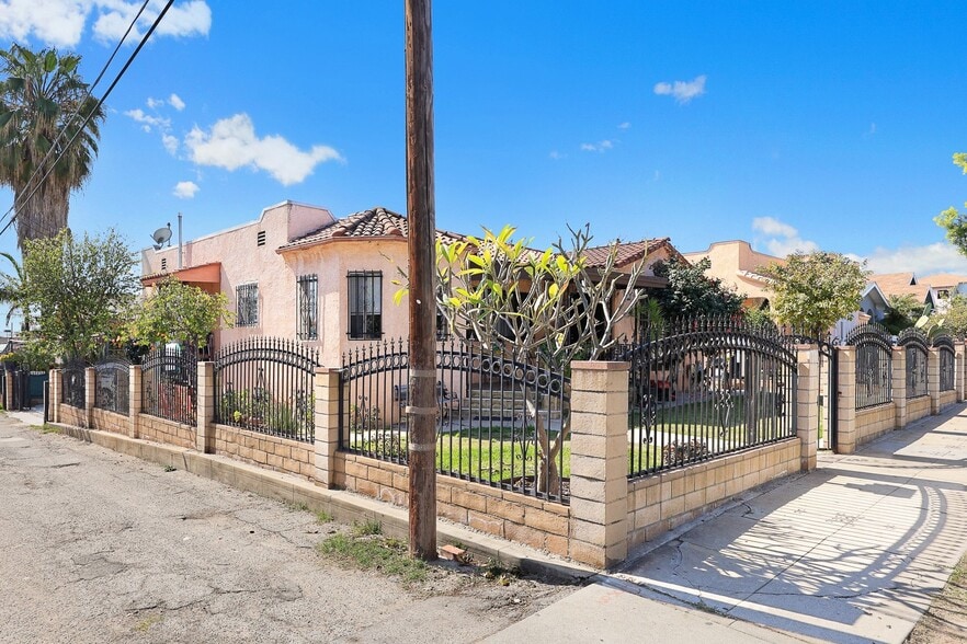 3560 Siskiyou St, Los Angeles, CA for sale - Building Photo - Image 3 of 18