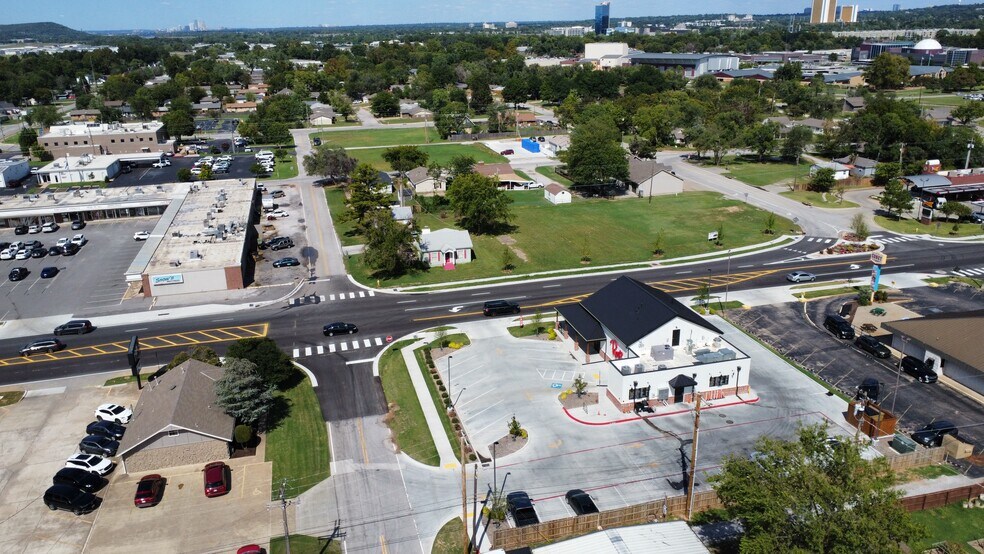 418 Main St, Jenks, OK à vendre - Photo du bâtiment - Image 3 de 12