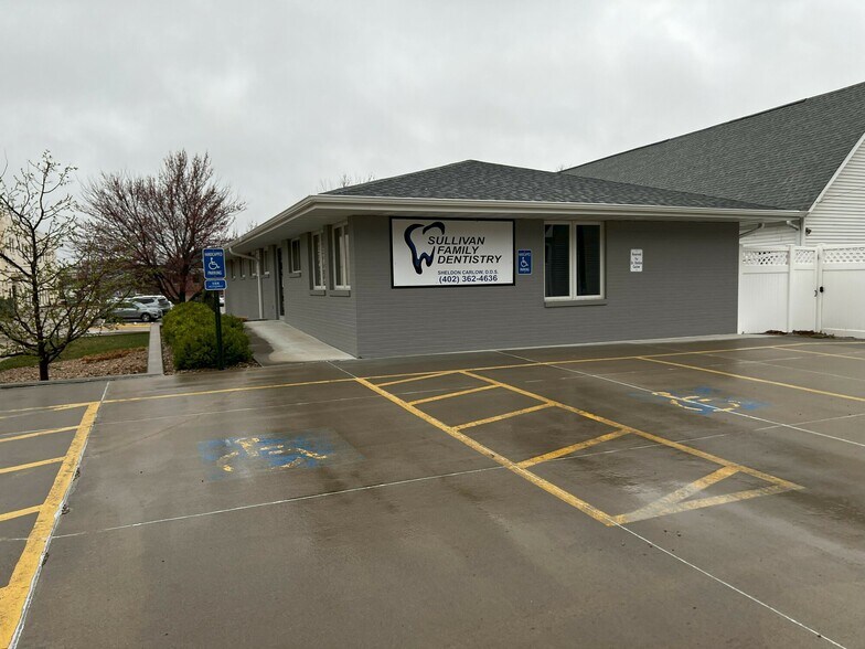 622 N Burlington Ave, York, NE à louer - Photo du bâtiment - Image 2 de 6