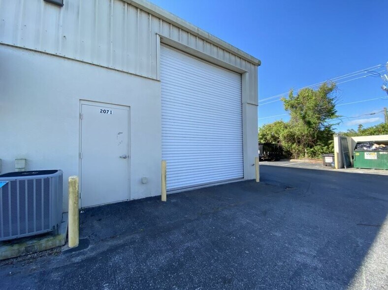2047-2071 Global Ct, Sarasota, FL à louer - Photo du bâtiment - Image 3 de 26